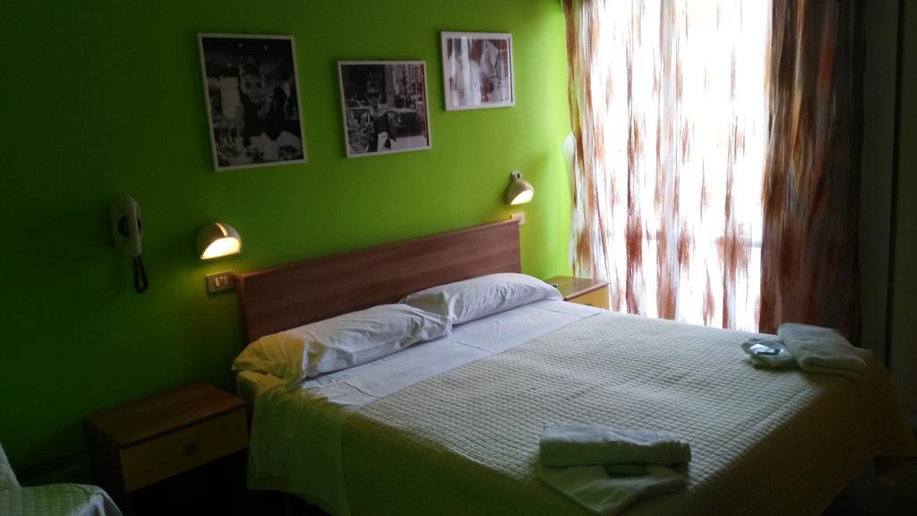Hotel Simon ริมินี ภายนอก รูปภาพ