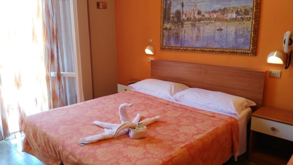 Hotel Simon ริมินี ภายนอก รูปภาพ