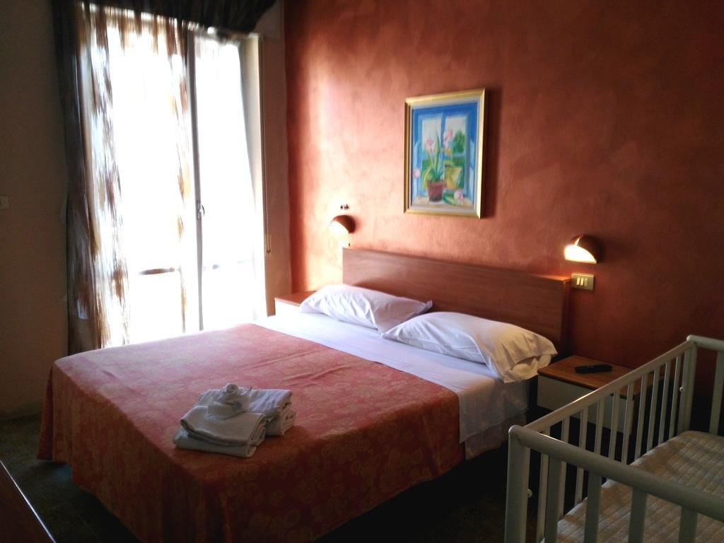 Hotel Simon ริมินี ภายนอก รูปภาพ