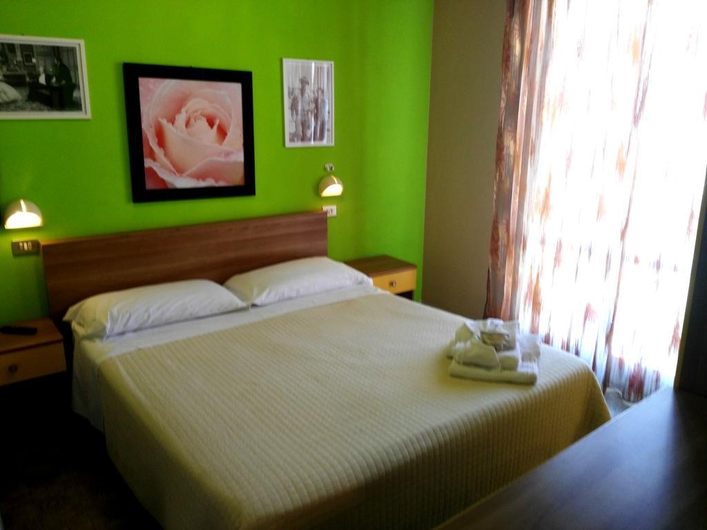 Hotel Simon ริมินี ภายนอก รูปภาพ