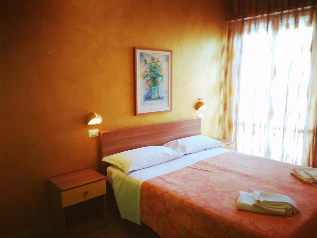 Hotel Simon ริมินี ภายนอก รูปภาพ