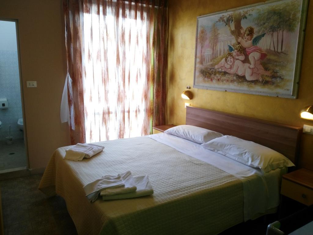 Hotel Simon ริมินี ภายนอก รูปภาพ