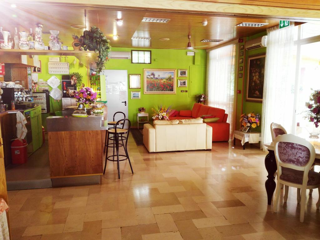 Hotel Simon ริมินี ภายนอก รูปภาพ