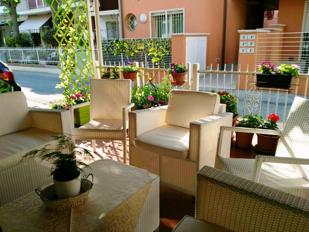 Hotel Simon ริมินี ภายนอก รูปภาพ