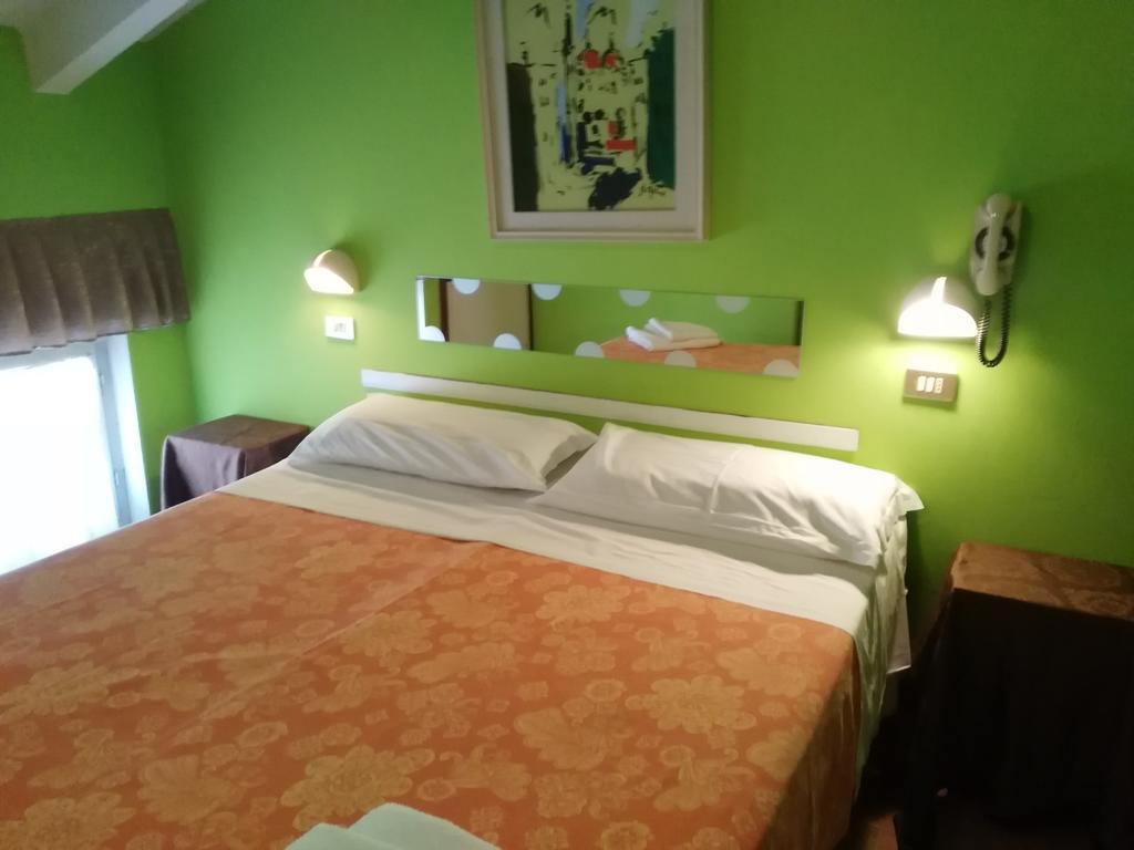 Hotel Simon ริมินี ภายนอก รูปภาพ