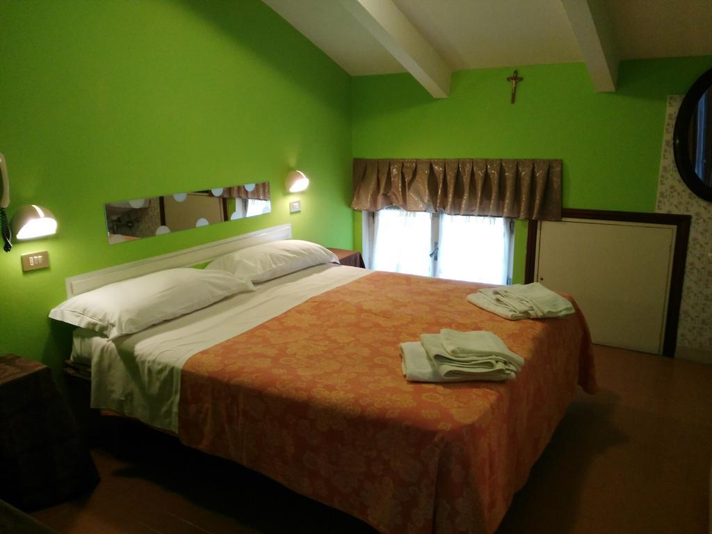 Hotel Simon ริมินี ภายนอก รูปภาพ
