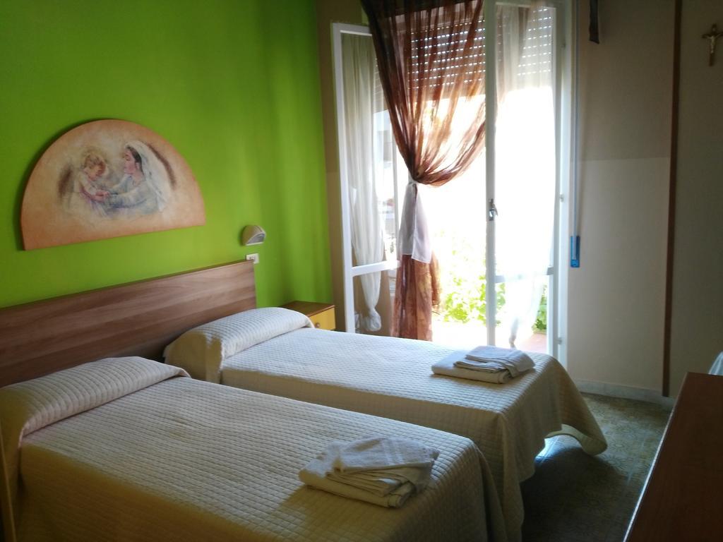 Hotel Simon ริมินี ภายนอก รูปภาพ