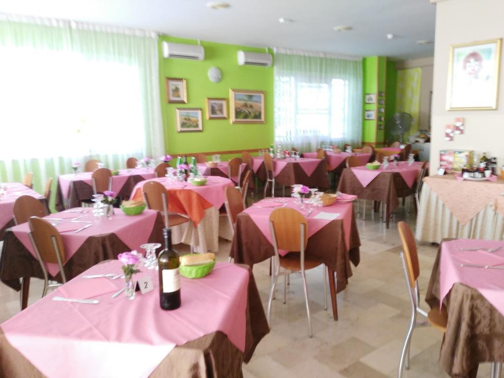 Hotel Simon ริมินี ภายนอก รูปภาพ