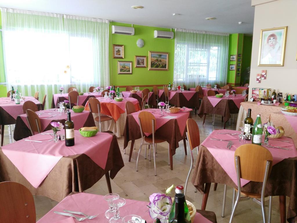 Hotel Simon ริมินี ภายนอก รูปภาพ