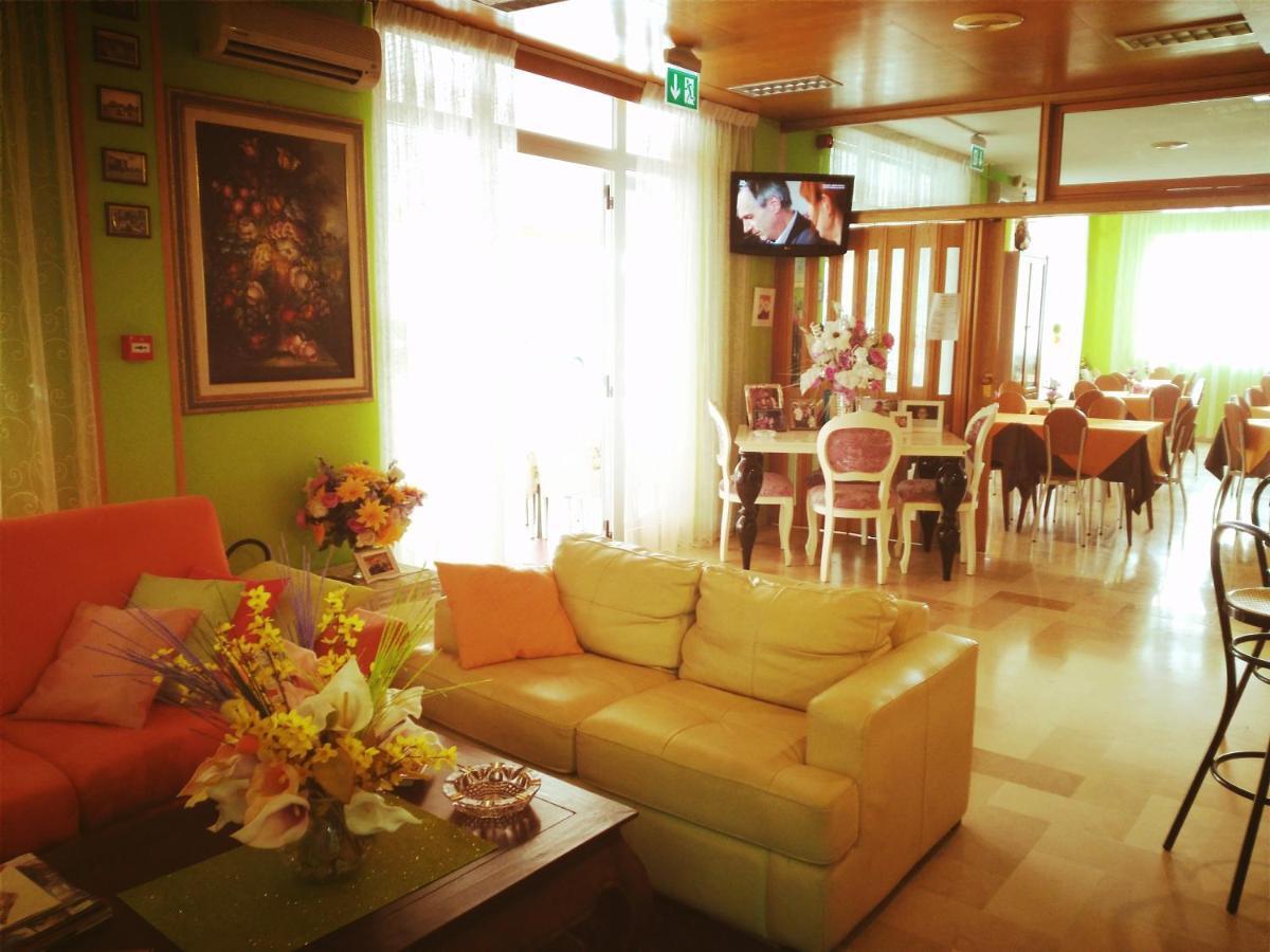 Hotel Simon ริมินี ภายนอก รูปภาพ